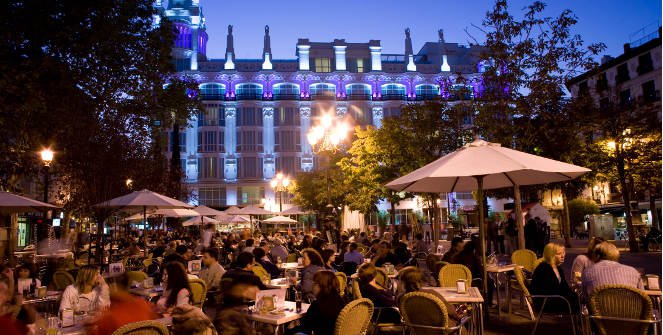 What Time Does Nightlife Start in Madrid? The 2026 Guide